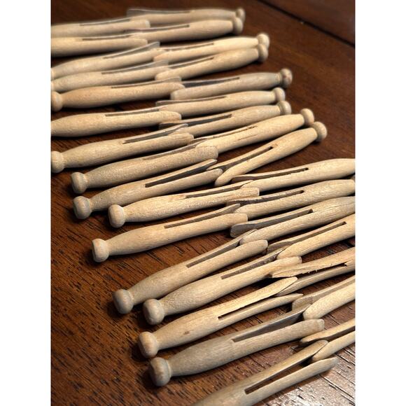 Vintage Wooden Clothespins Lot Rustic Farmhouse Laundry Decor Crafts 30+ pieces - Picture 3 of 3